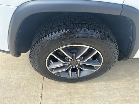 Used 2020 Jeep Grand Cherokee Limited image 11