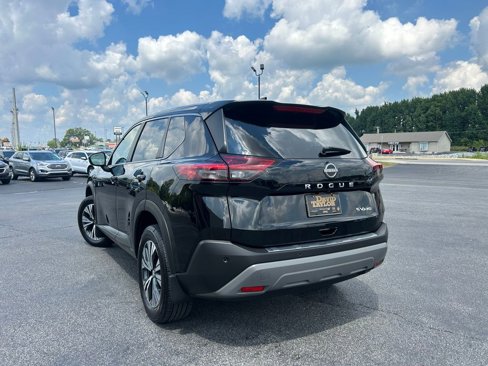 Used 2022 Nissan Rogue SV image 2