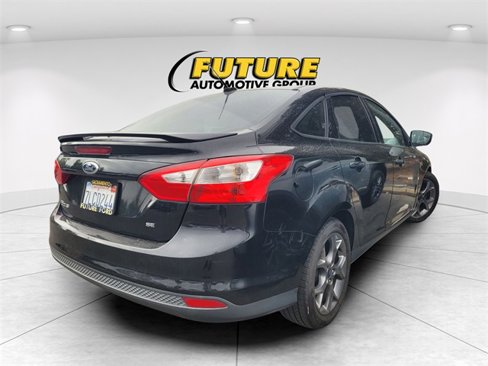 Used 2014 Ford Focus SE w/ Equipment Group 201A image 3
