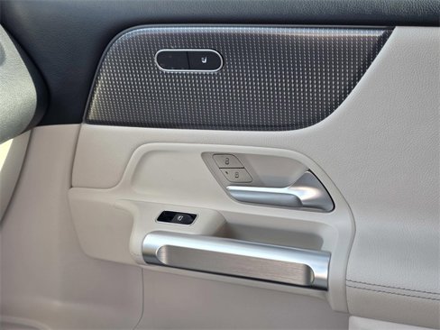 Certified 2022 Mercedes-Benz GLB 250 image 23