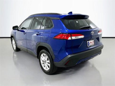 Used 2022 Toyota Corolla Cross LE image 5