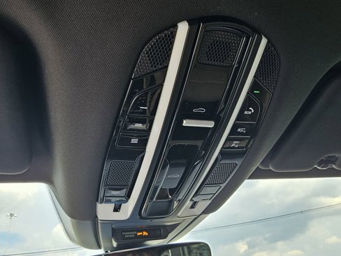 Certified 2019 Porsche Cayenne w/ Premium Package image 32