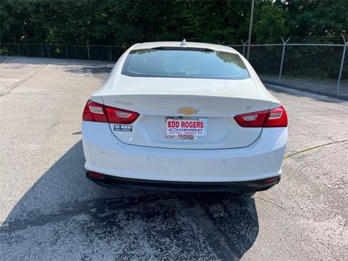 Used 2018 Chevrolet Malibu LT w/ Leather Package image 4