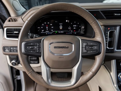 Used 2022 GMC Yukon Denali w/ Denali Premium Package image 25