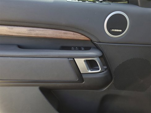 Used 2019 Land Rover Discovery HSE image 13