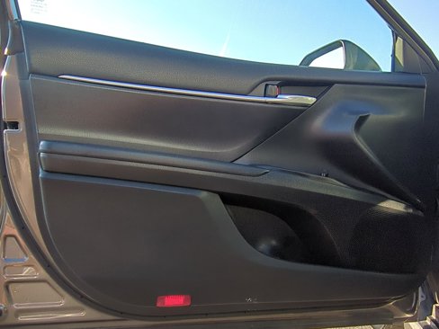 Used 2021 Toyota Camry SE image 14