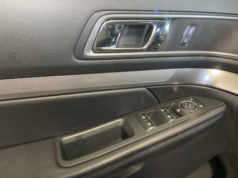 Used 2018 Ford Explorer XLT w/ Equipment Group 202A image 27