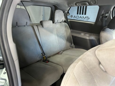 Used 2019 Toyota Sienna L image 12