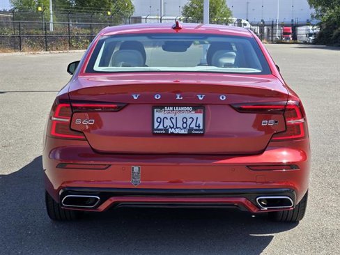Used 2022 Volvo S60 B5 Momentum image 5