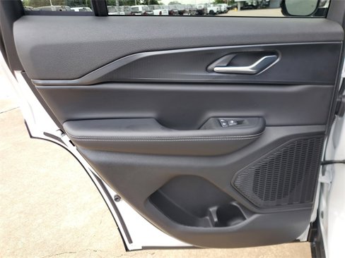 New 2025 Jeep Grand Cherokee Altitude image 14