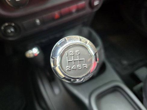 Used 2017 Jeep Wrangler Sport image 27