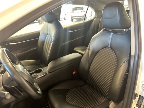 Used 2021 Toyota Camry SE image 17