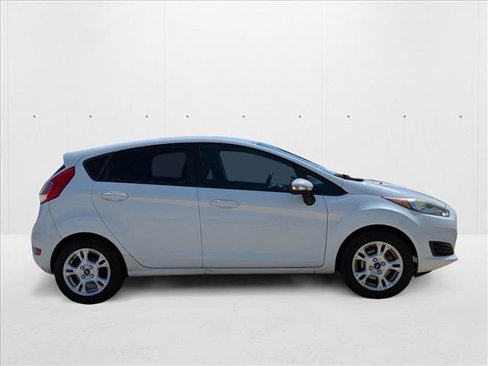 Used 2015 Ford Fiesta SE image 4