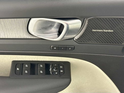 Used 2025 Volvo XC40 B5 Plus w/ Protection Package image 17