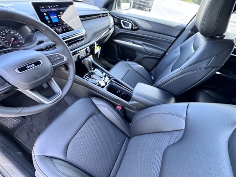 New 2026 Jeep Compass Latitude image 9