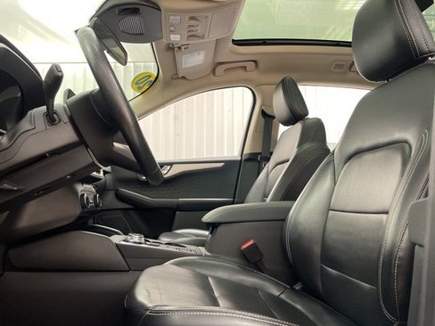 Used 2020 Ford Escape SE Sport image 9