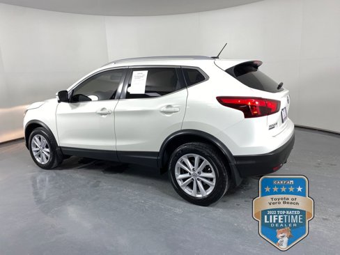 Used 2017 Nissan Rogue Sport SV w/ SV Premium Package image 4