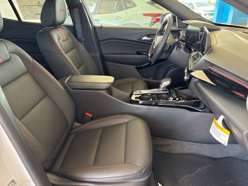 New 2025 Chevrolet Trax RS w/ Sunroof Package image 9
