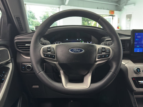 Used 2024 Ford Explorer XLT image 19