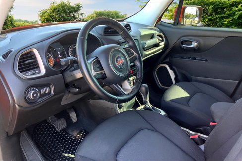 Used 2017 Jeep Renegade Latitude w/ Cold Weather Group image 16