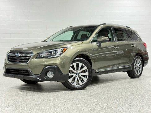 Used 2018 Subaru Outback 3.6R Touring image 2