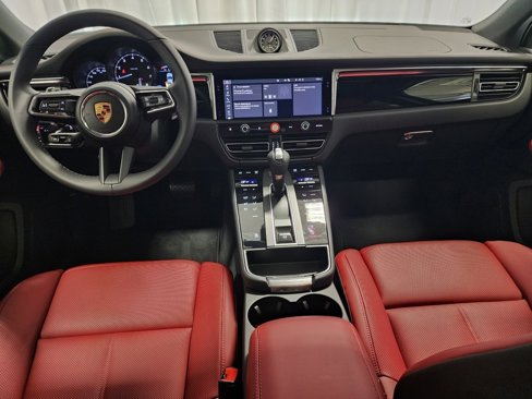 Used 2025 Porsche Macan image 13