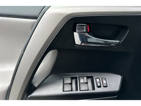Used 2018 Toyota RAV4 XLE image 11