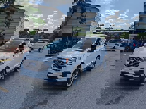 Used 2020 Ford Edge SE image 10
