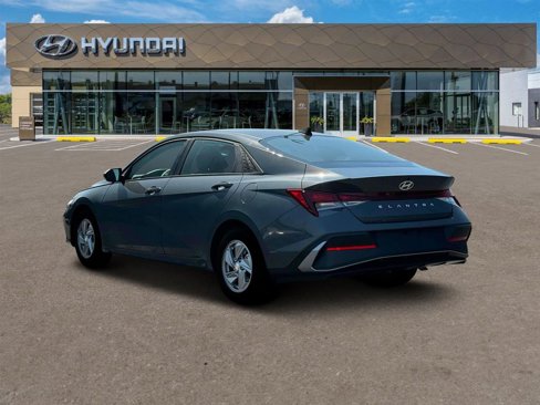 New 2025 Hyundai Elantra SE image 5