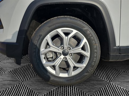 New 2025 Jeep Compass Latitude image 14