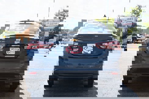 Used 2022 Chevrolet Malibu LT image 4