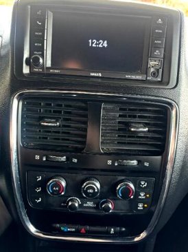 Used 2018 Dodge Grand Caravan SE image 24