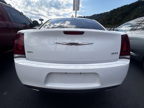 Used 2019 Chrysler 300 Touring w/ Sport Appearance Package image 5