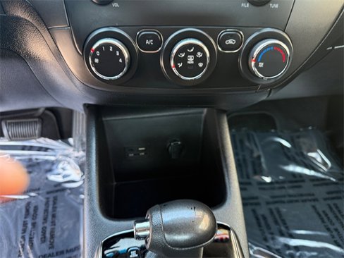 Used 2017 Kia Forte LX image 17