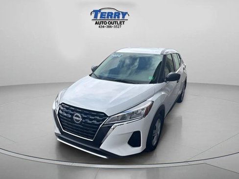 Used 2024 Nissan Kicks S image 2