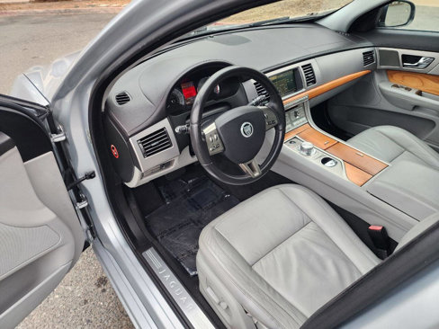 Used 2010 Jaguar XF Luxury image 18