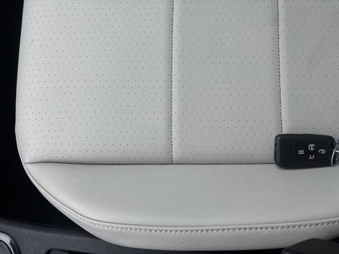 Used 2019 Volkswagen Tiguan SE image 25