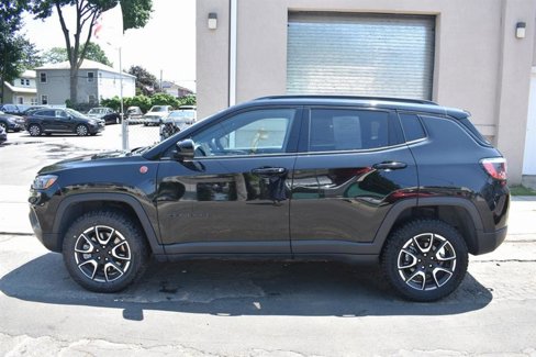Used 2024 Jeep Compass Trailhawk image 8