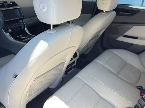 Used 2017 Jaguar XE Prestige image 31