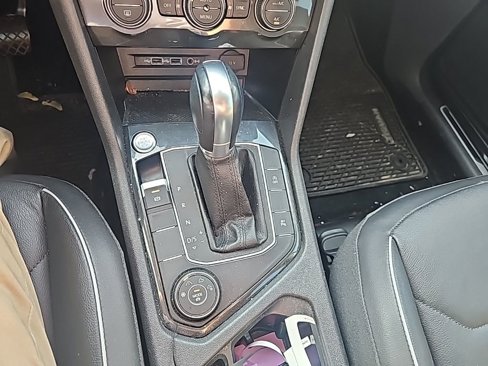 Used 2019 Volkswagen Tiguan SEL Premium image 11