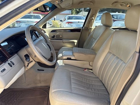 Used 2006 Lincoln Town Car Signature image 10