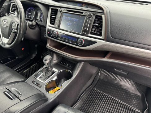 Used 2018 Toyota Highlander AWD V6 image 17