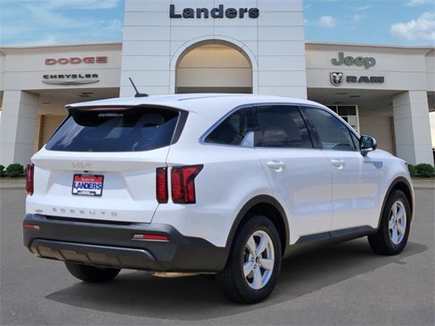 Used 2022 Kia Sorento LX image 6