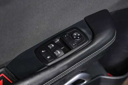 Used 2015 Dodge Challenger SXT image 31