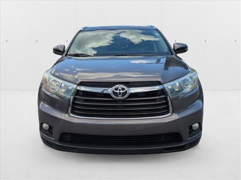 Used 2015 Toyota Highlander XLE image 2