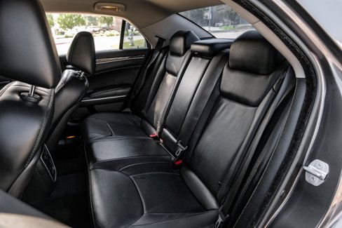 Used 2015 Chrysler 300 Limited w/ Driver Convenience Group image 32