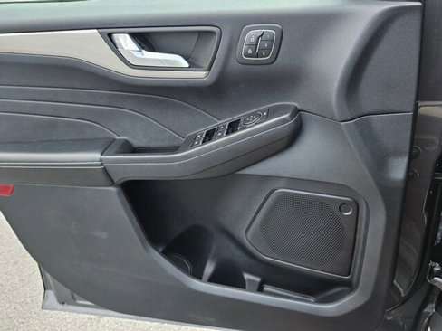 Used 2022 Ford Escape Titanium image 33