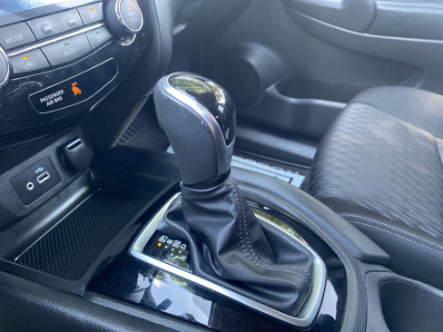 Used 2019 Nissan Rogue SV image 16