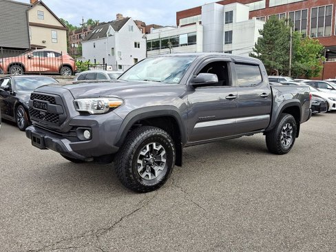 Used 2021 Toyota Tacoma TRD Off-Road image 3