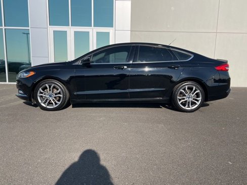 Used 2017 Ford Fusion SE w/ Equipment Group 201A image 4
